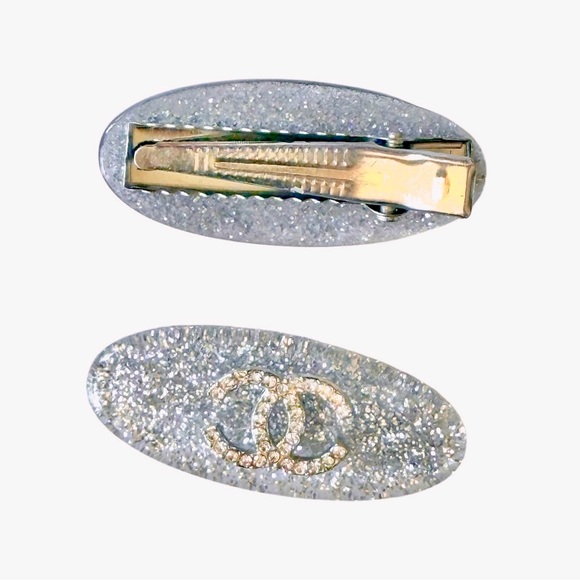 CHANEL NIB Set of 2 Silver Glitter Hair Clips  With Rhinestone Iconic Logo - Picture 1 of 4